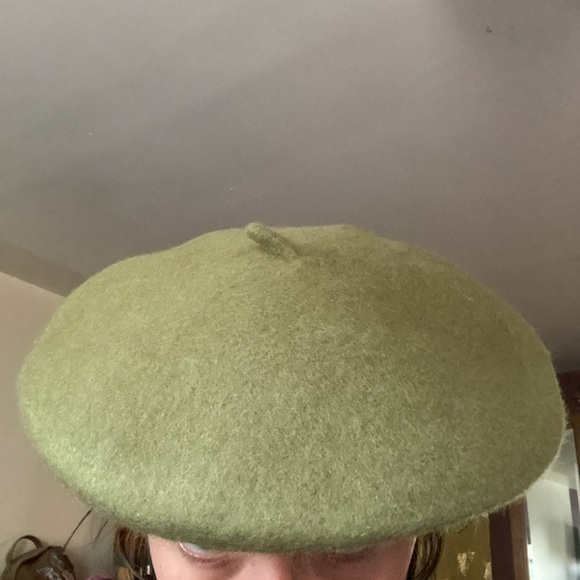Soft Wool Beret - Picture 5 of 8